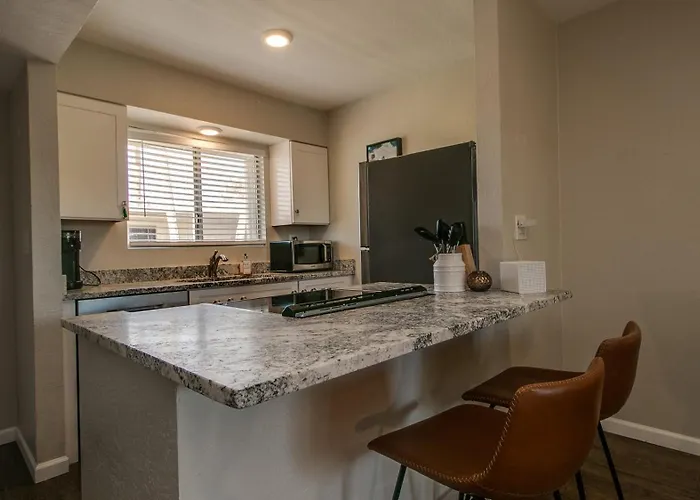 Comfy 1-bdrm In Heart Of Old Town *