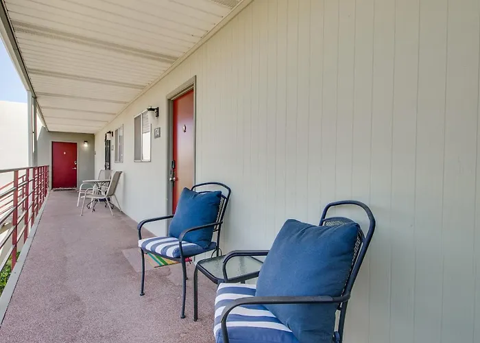 Comfy 1-bdrm In Heart Of Old Town